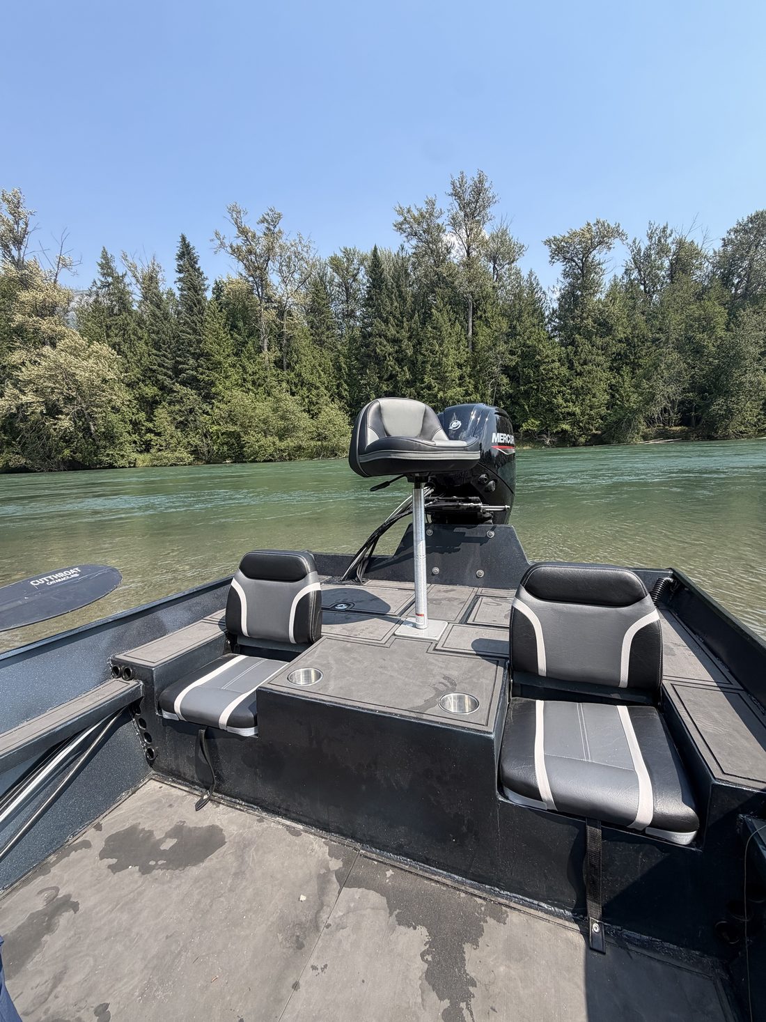 Stern seating with two bench seats, cup holders and a pedestal seat